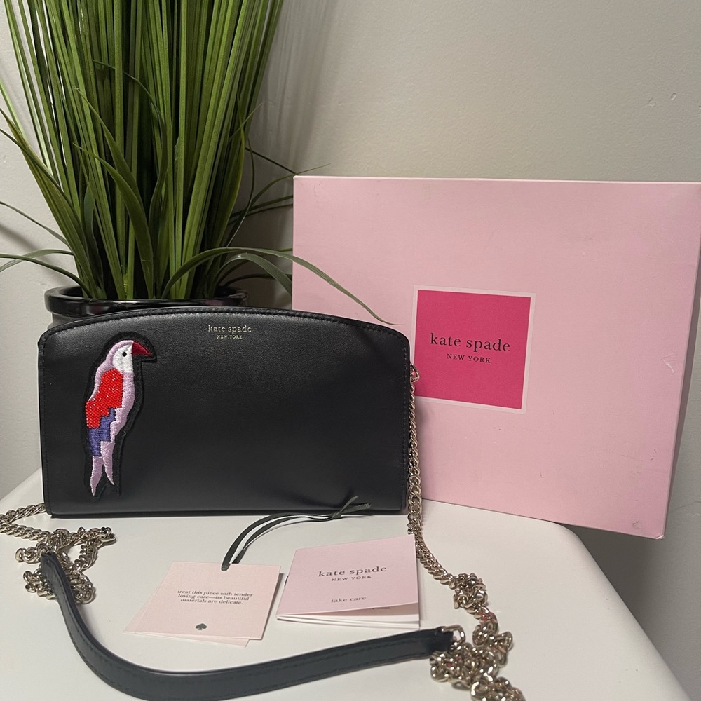 ♠️Kate Spade like new E/W Beaded Flock Party Parrot Leather Crossbody Bag.